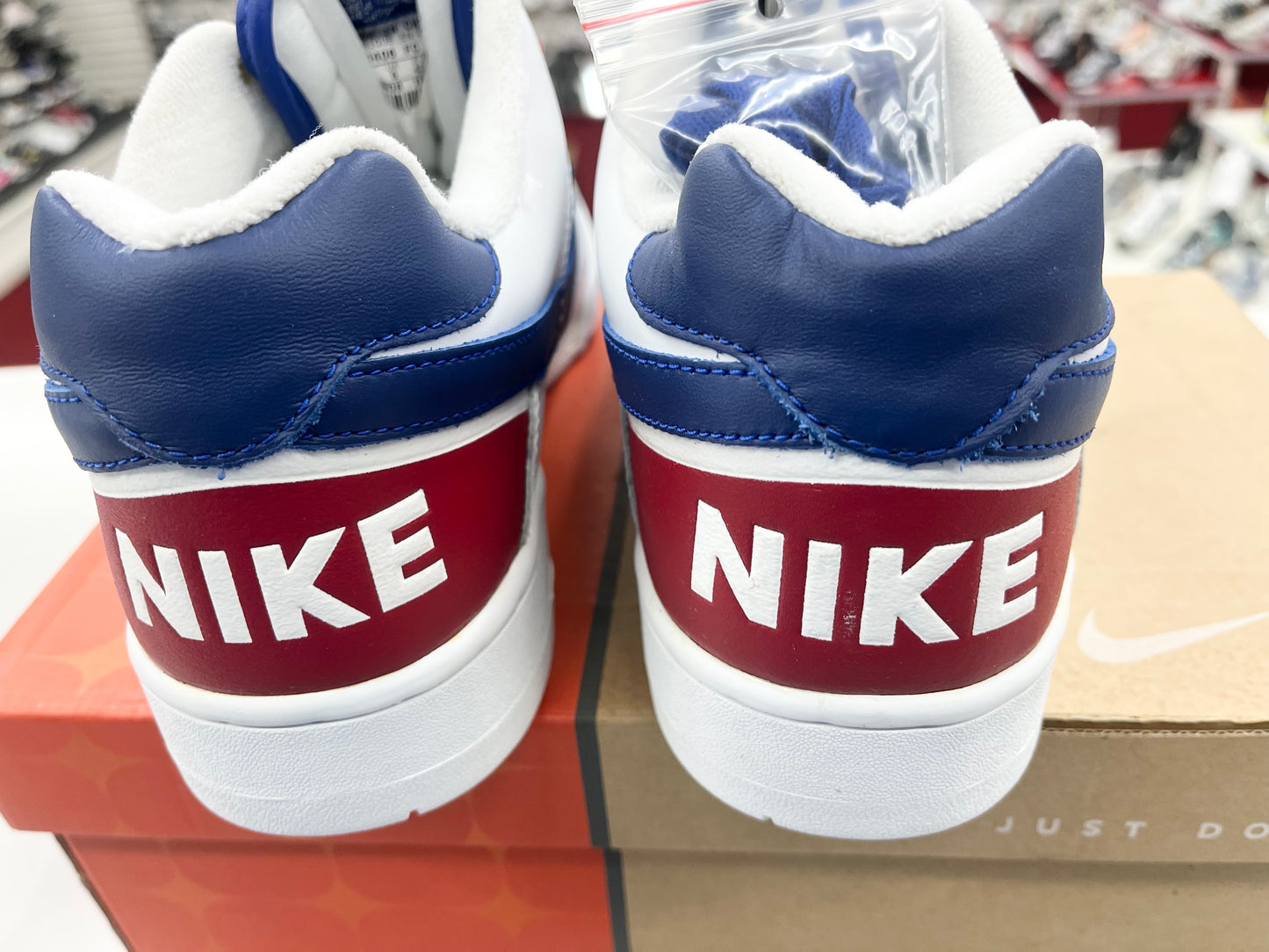 SZ 9 Men. 2004 Nike Delta Force Low.