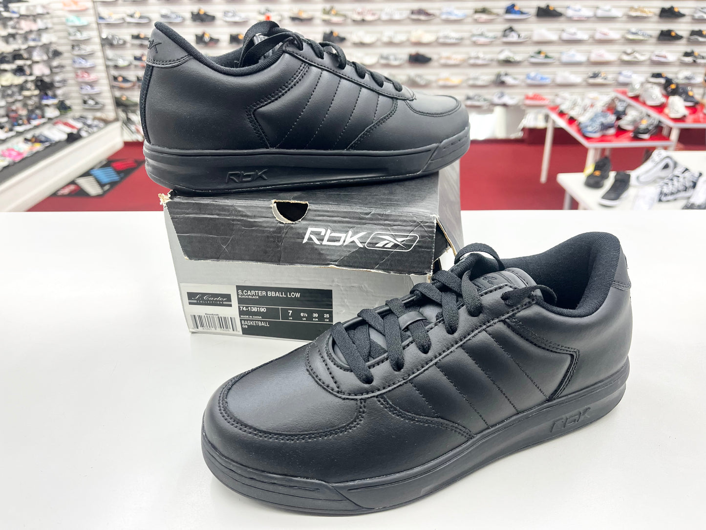 SZ 7Y. Kids Reebok S. Carter Bball Low.