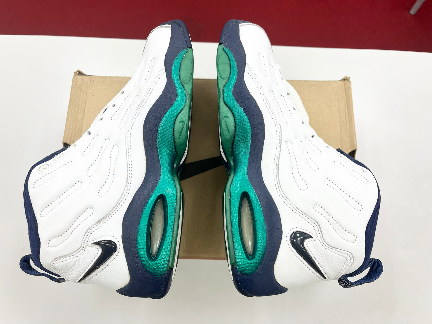 SZ 7 Men. 1998 Nike Air Garnett.
