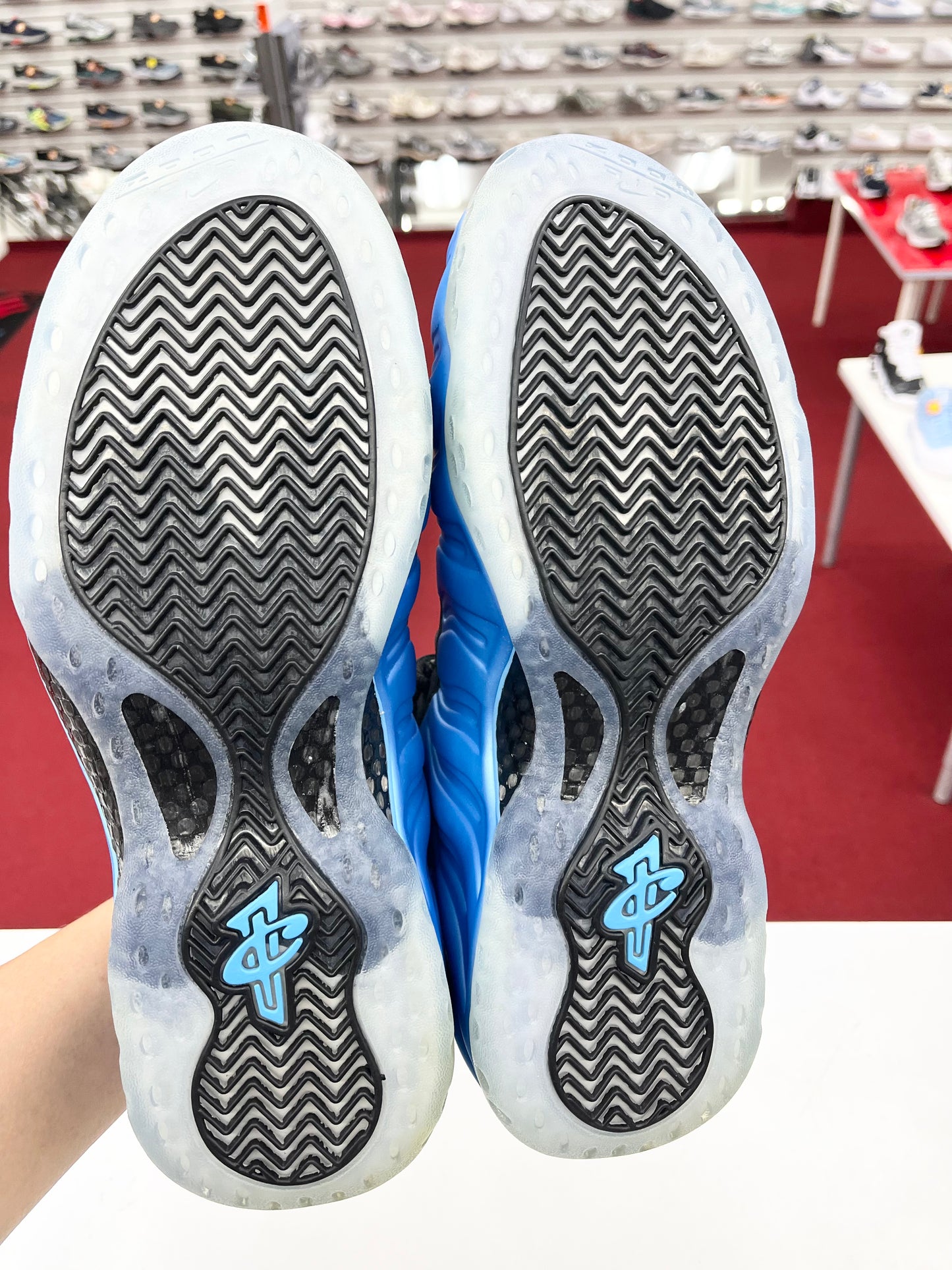 SZ 11.5 Men. 2016 Nike Foamposite One Univ. Blue.