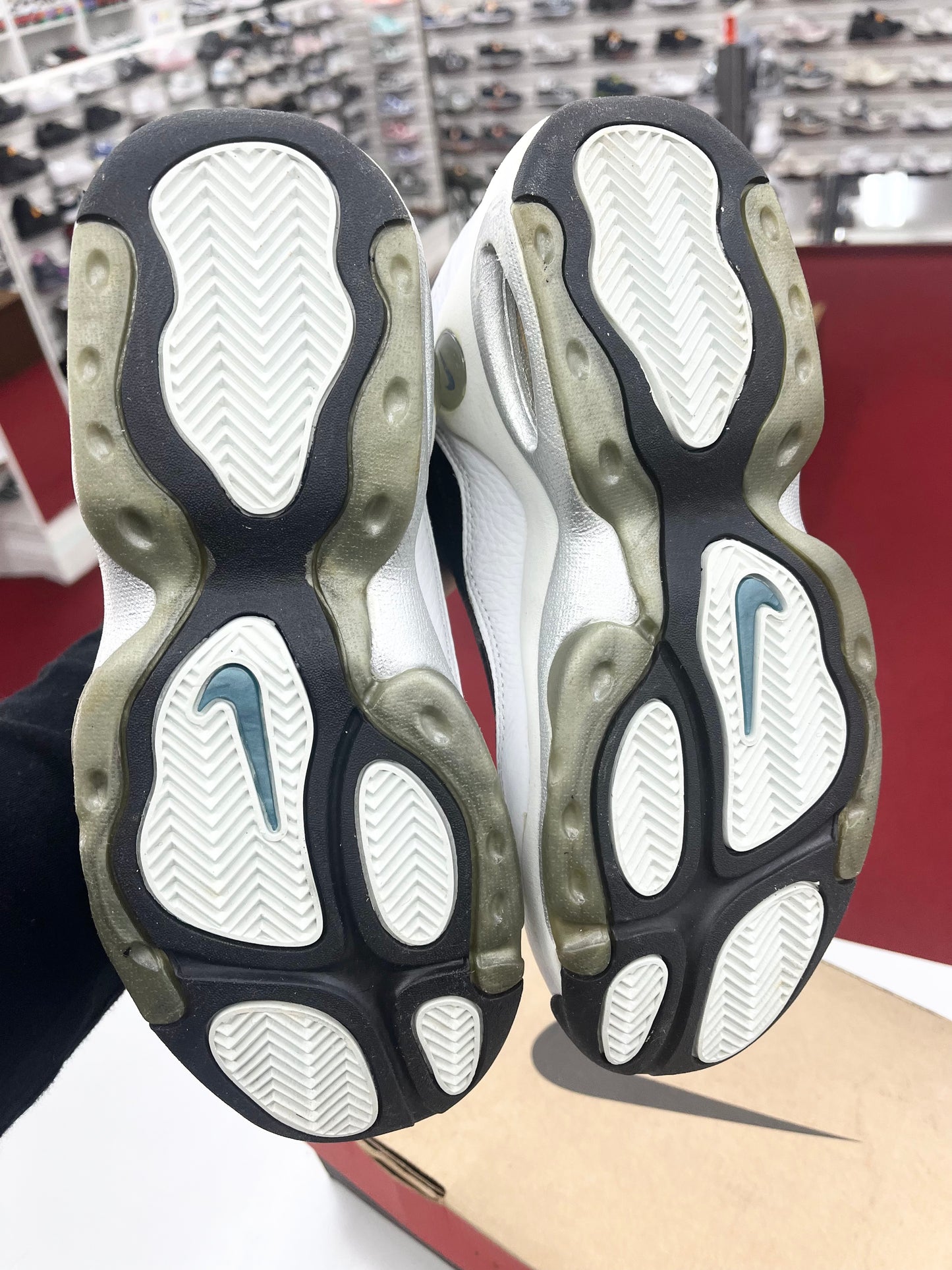 SZ 7.5 Men. 1998 Nike Air Garnett Black White.