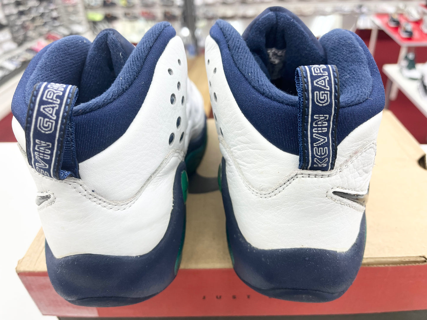 SZ 7 Men. 1998 Nike Air Garnett.