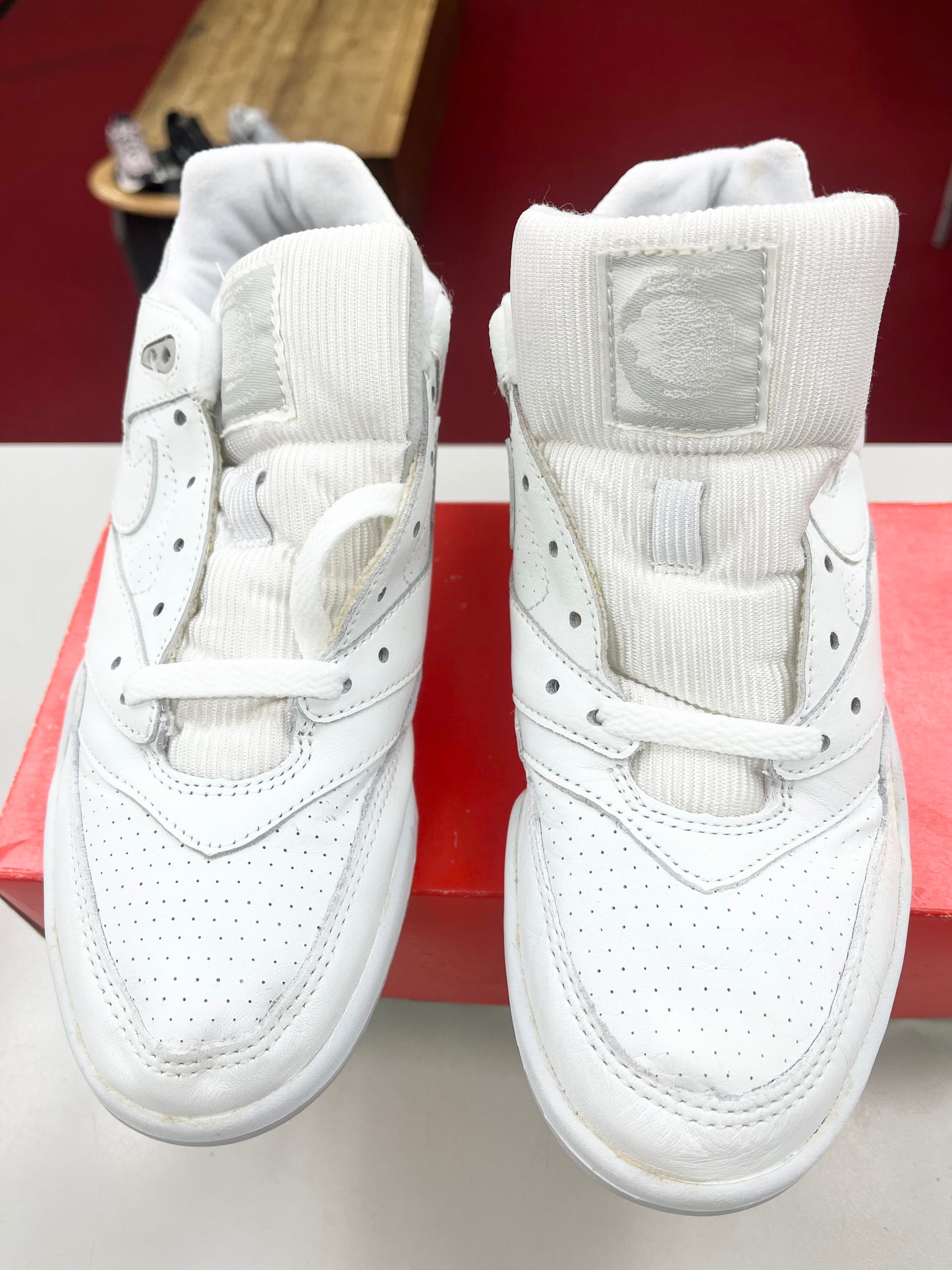 SZ 9 Men. 1991 Nike Air Tour Challenge.