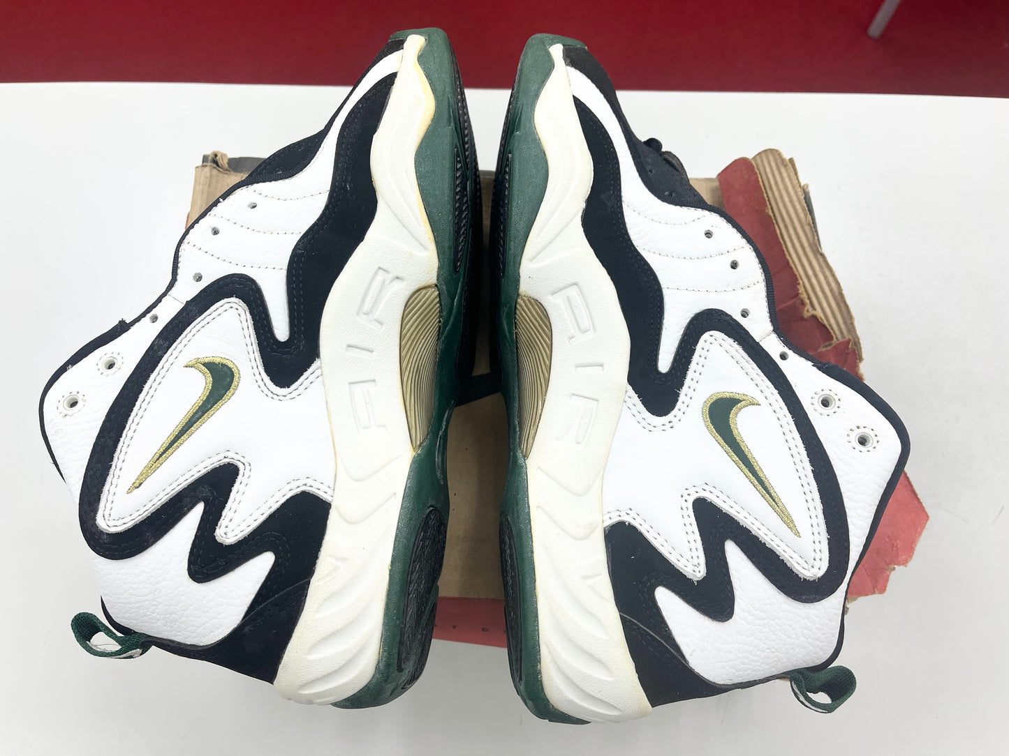 SZ 12 Men. 1997 Nike Air Winged Flight.