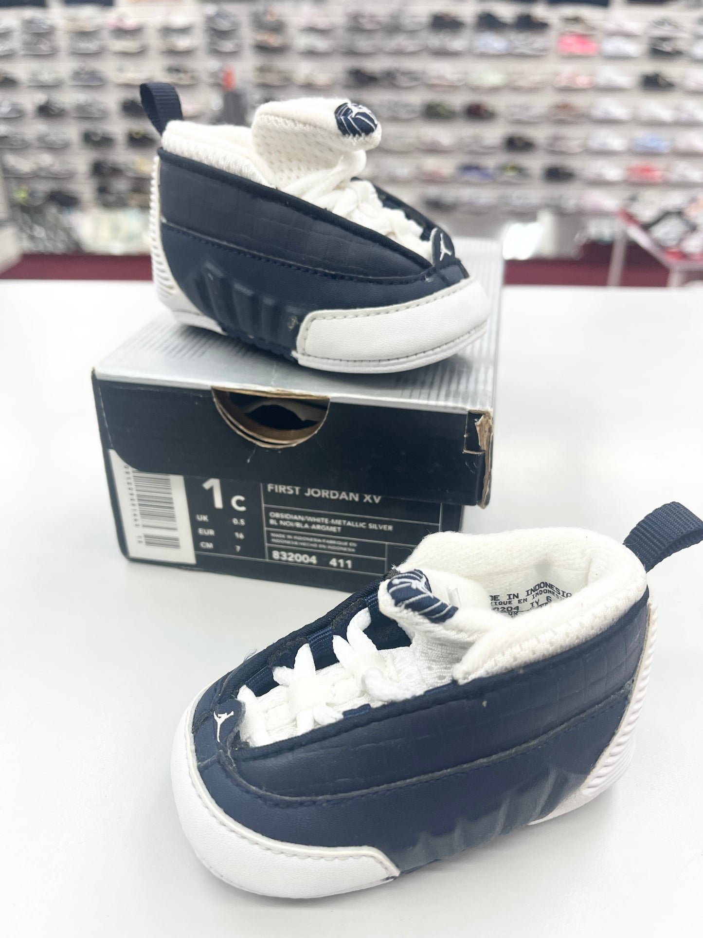 SZ 1C. 2000 Baby Jordan XV Obsidian.