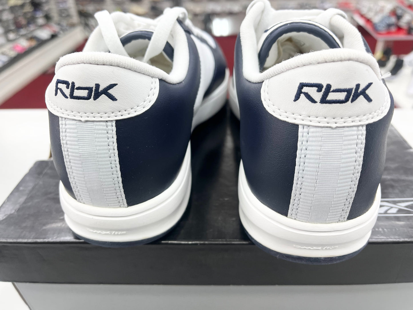 SZ6Y. Kids Reebok S. Carter Bball Low Navy.