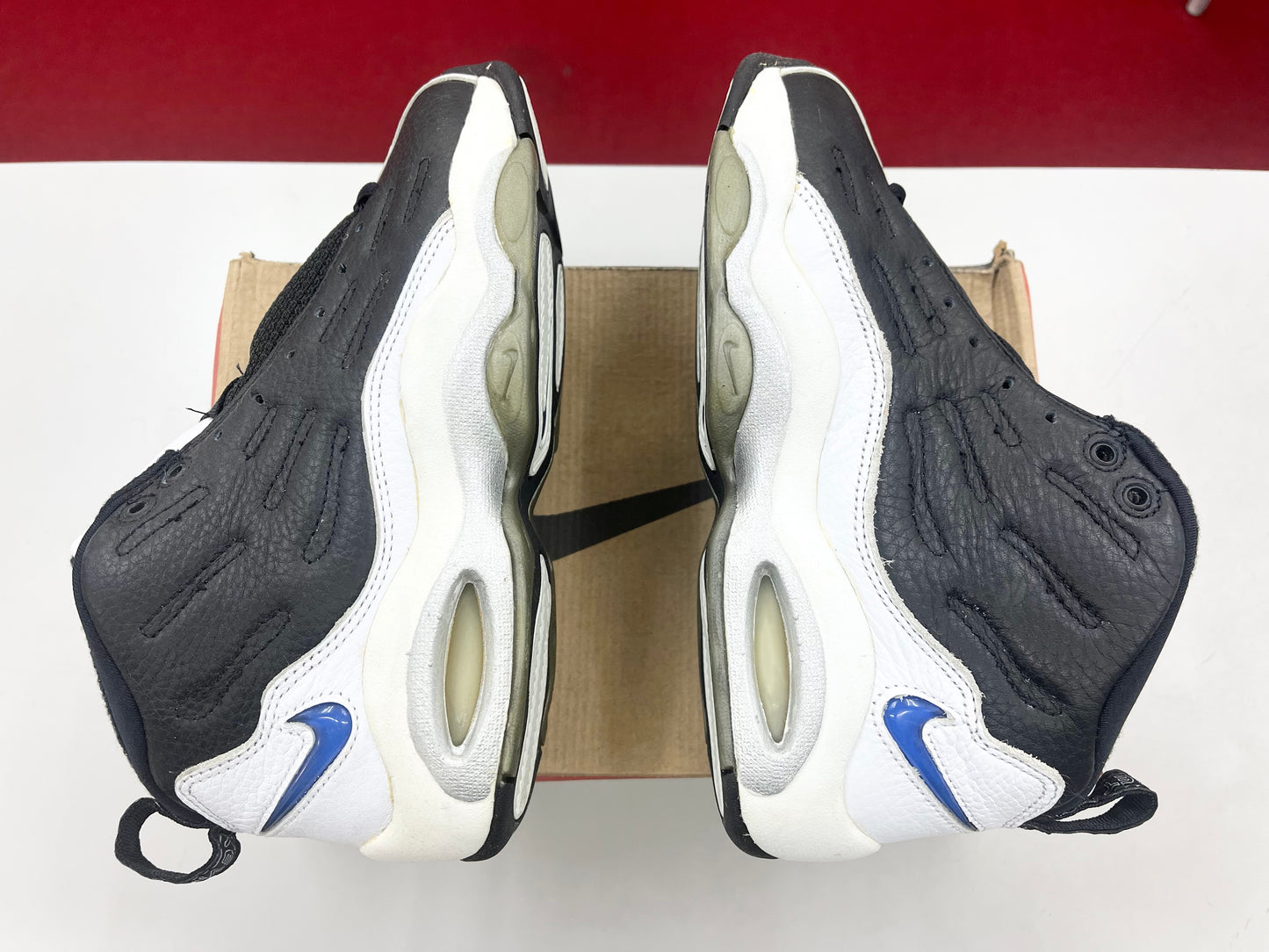 SZ 7.5 Men. 1998 Nike Air Garnett Black White.