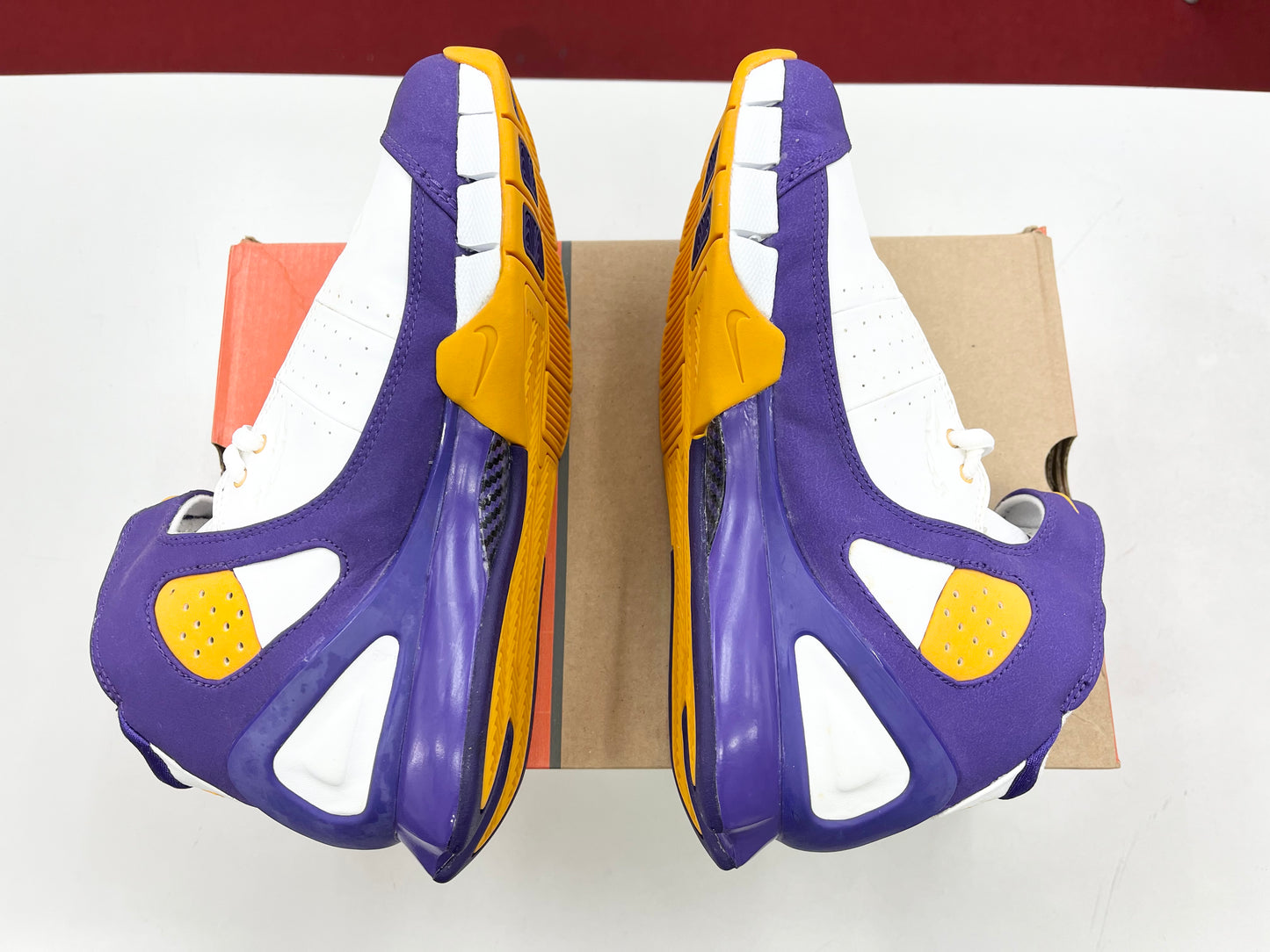 SZ 5Y. 2005 Nike Air Huarache 2K5 Kobe Bryant.