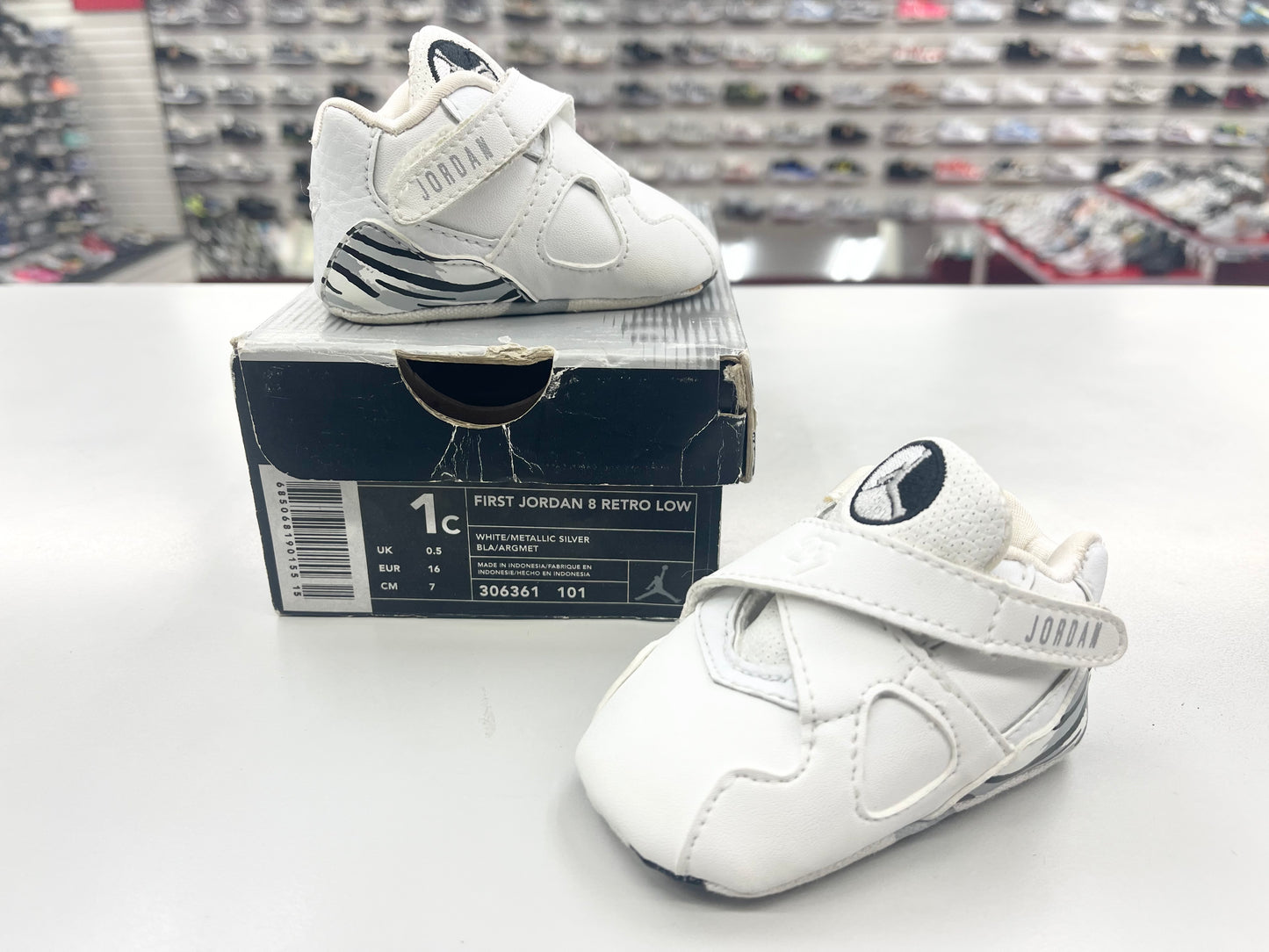 SZ 1C. 2001 Baby Jordan 8 retro low.