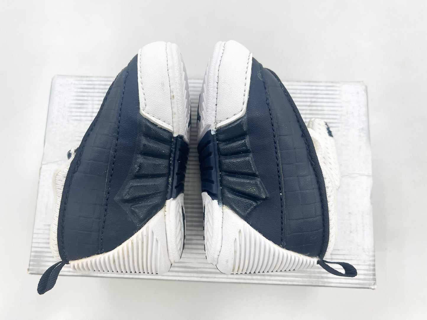 SZ 1C. 2000 Baby Jordan XV Obsidian.