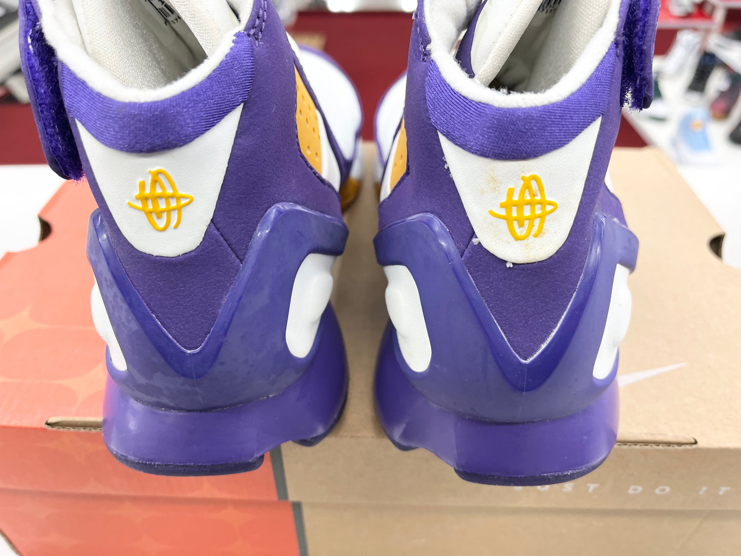 SZ 5Y. 2005 Nike Air Huarache 2K5 Kobe Bryant.