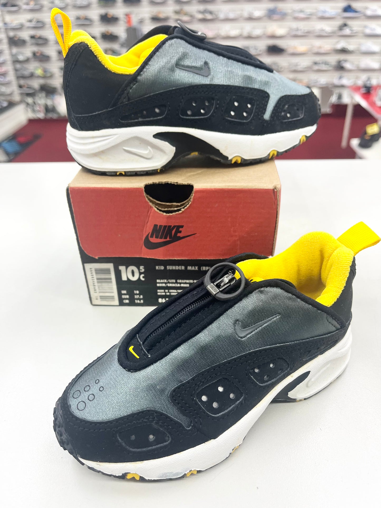 SZ 10.5C. 1999 Kids Nike Sunder Max BP.