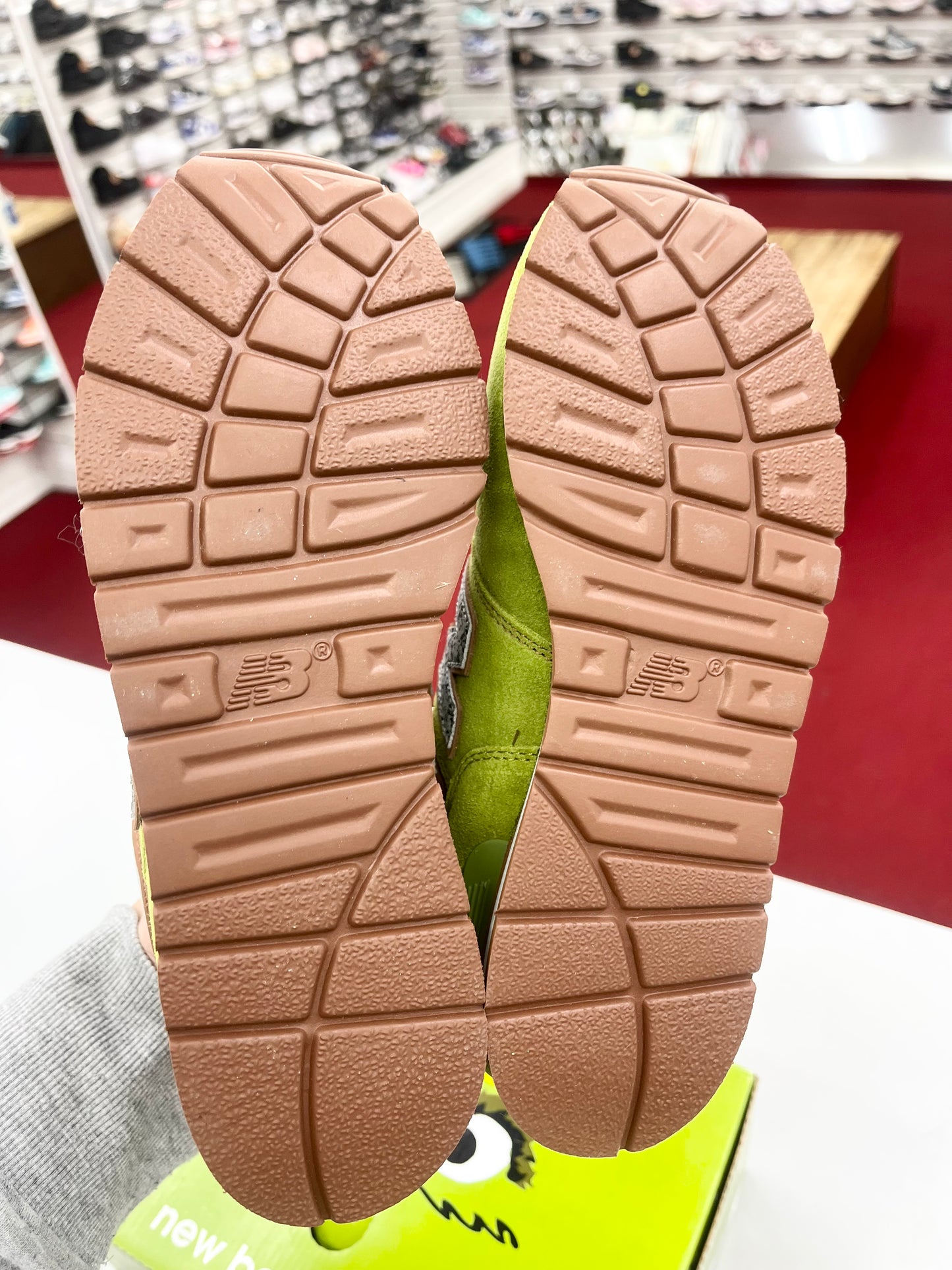 Kids New Balance 574 x Sesame Street Oscar the crouch.