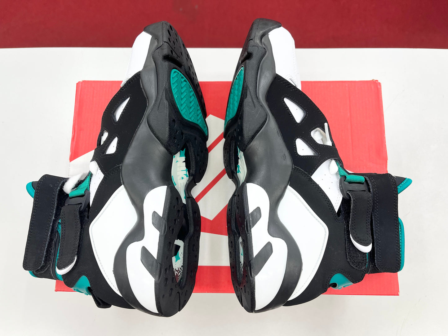 SZ 8 Men. 2016 Nike Air Unlimited David Robinson.