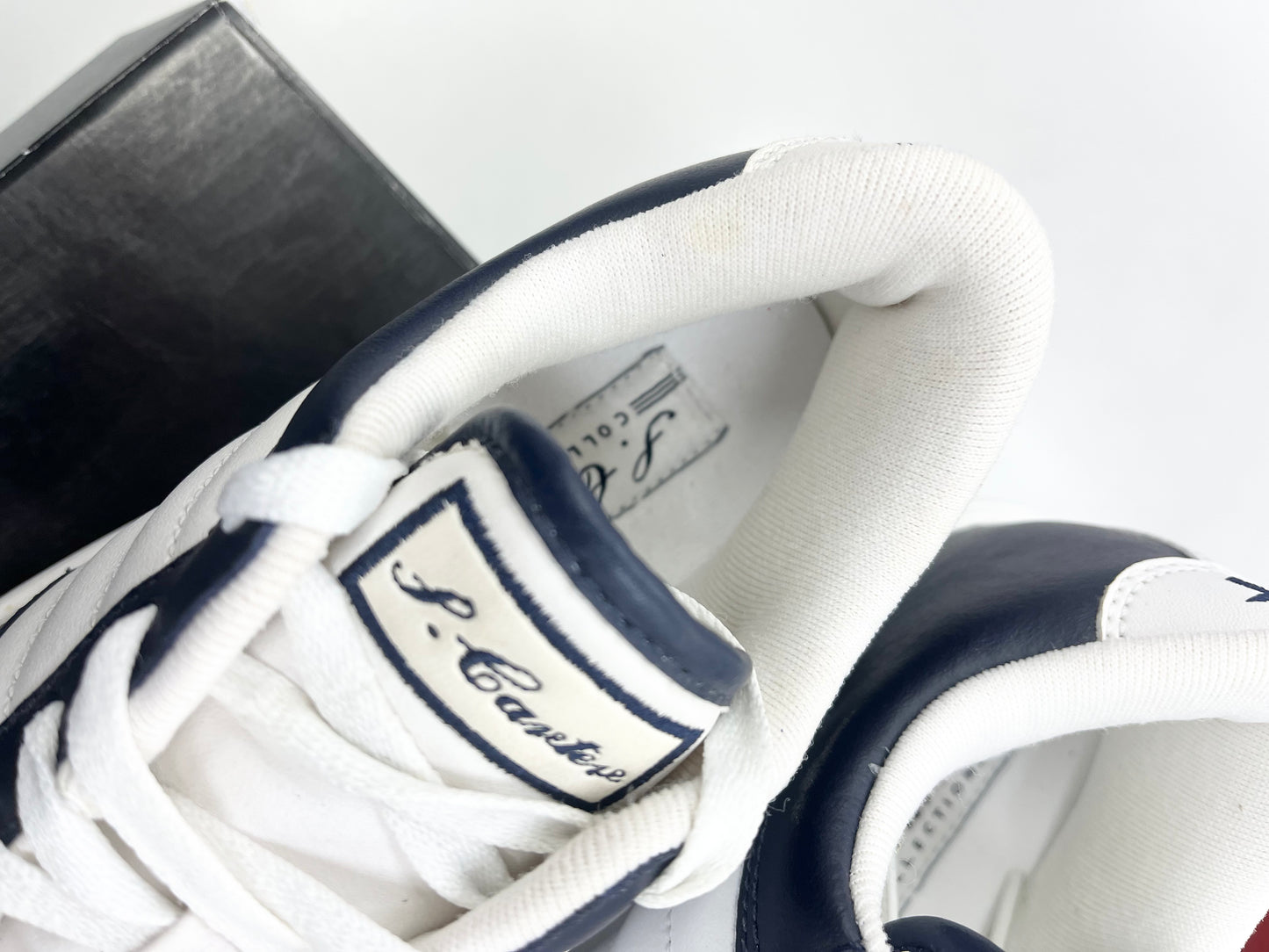 SZ 4.5Y. Kids Reebok S. Carter Bball Low Navy.