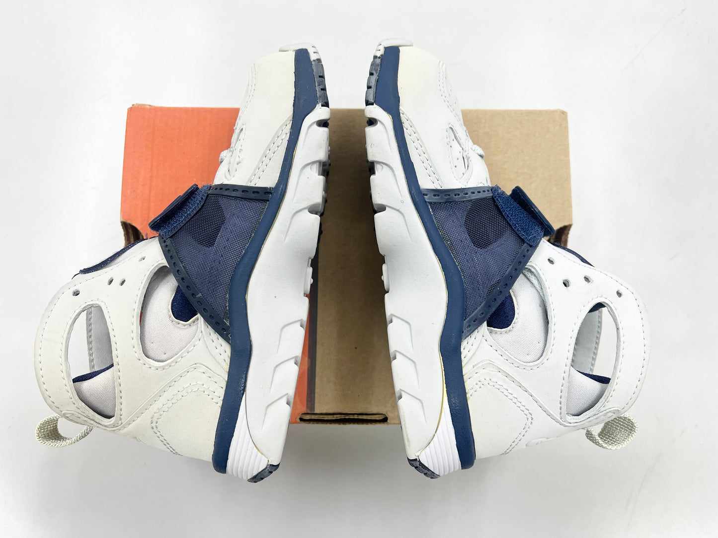 SZ 11C. 2004 Kid Nike Trainer Huarache.