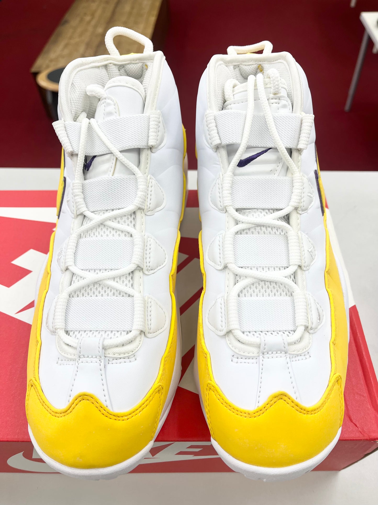 SZ 9.5 Men. 2019 Nike Air Max Uptempo 95 Lakers.