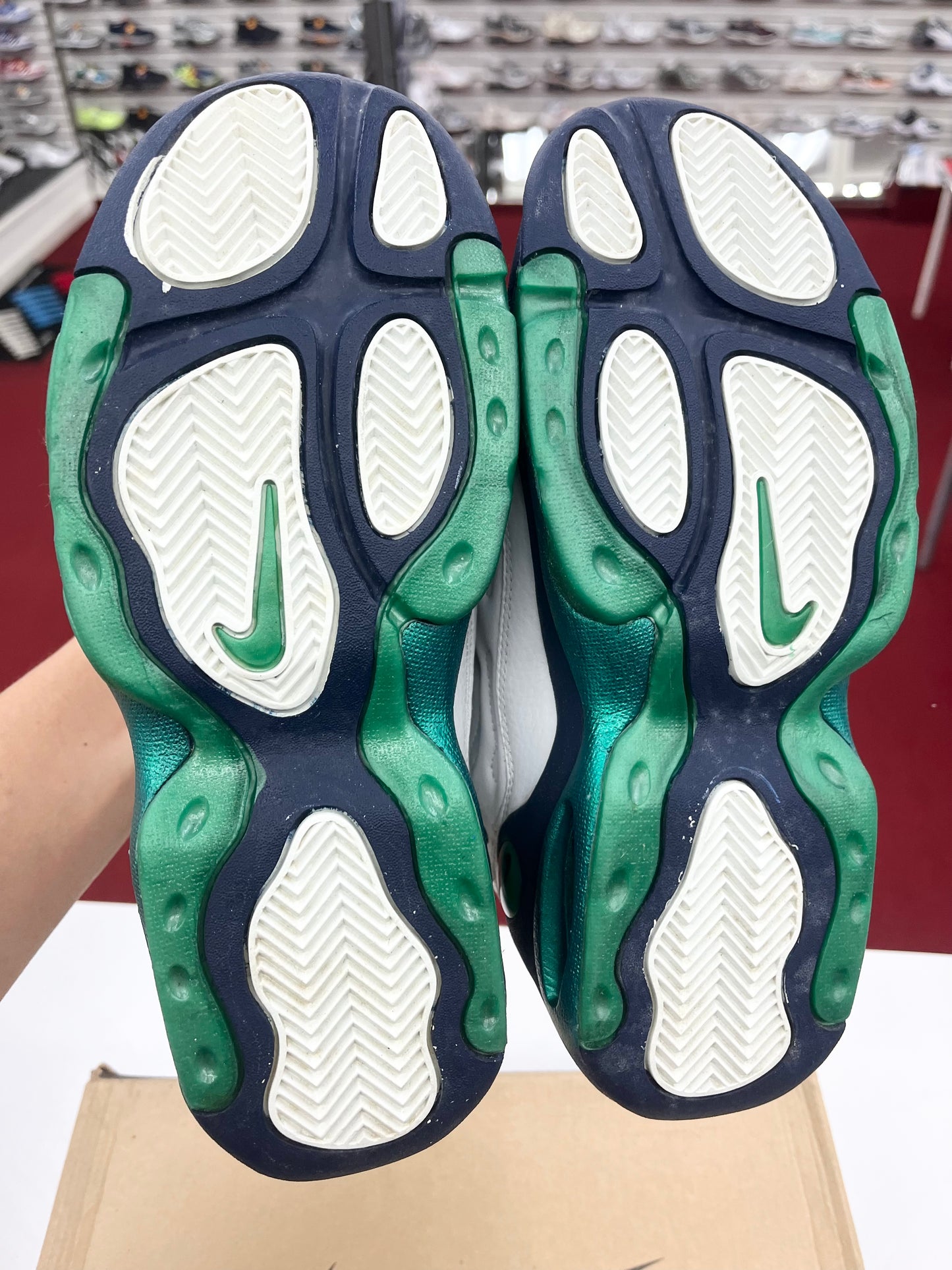 SZ 7 Men. 1998 Nike Air Garnett.