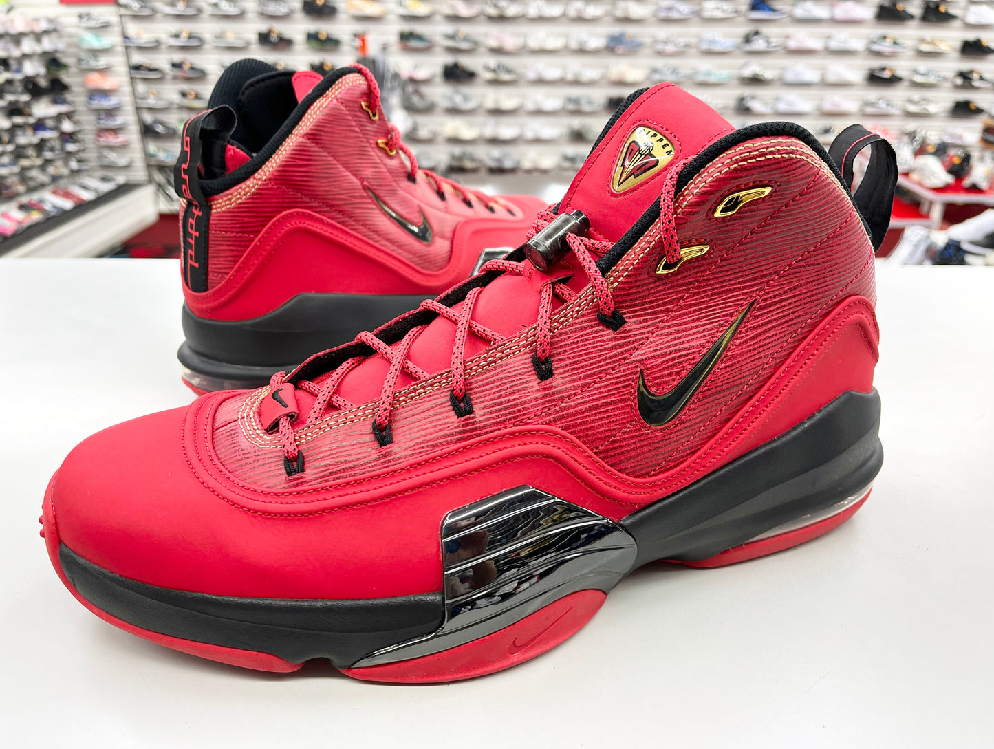 SZ 13 Men. PreOwned 2014 Nike Pippen 6 Red.