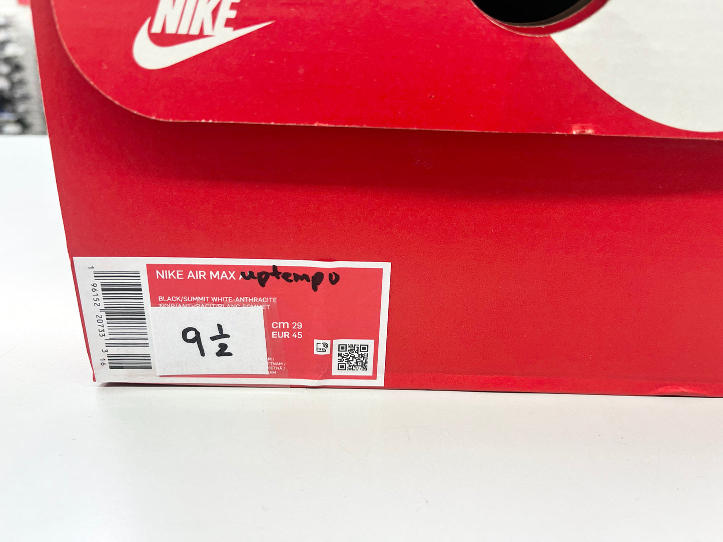 SZ 9.5 Men. 2019 Nike Air Max Uptempo 95 Lakers.