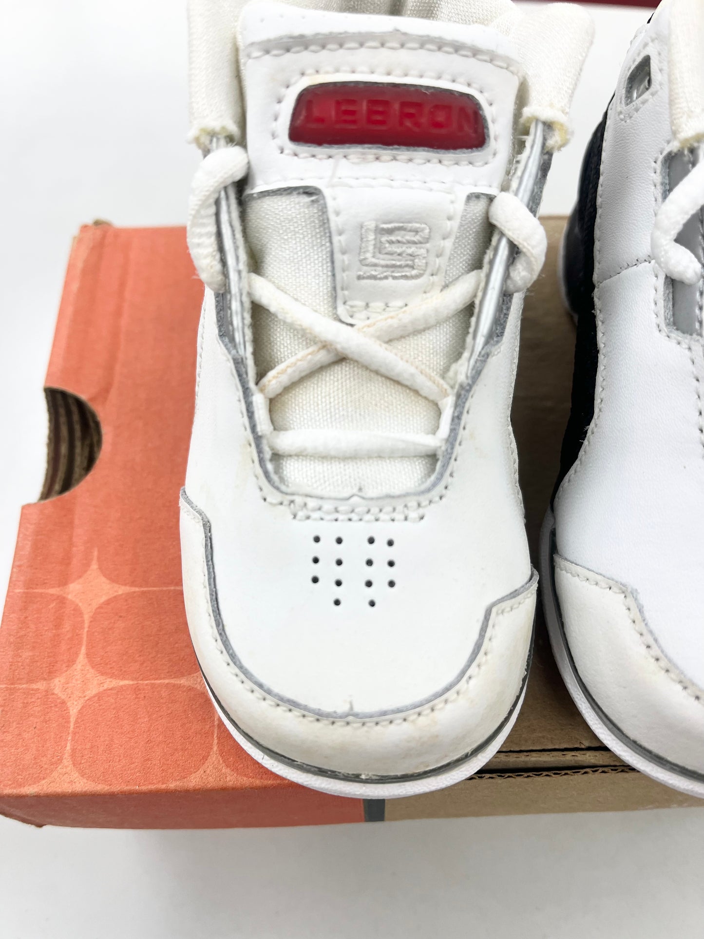 SZ 6C. 2003 Baby Nike Lebron 1.