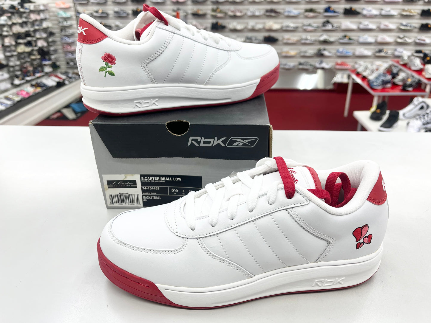 SZ 5.5Y. Kids Reebok S. Carter Bball Low Valentine.