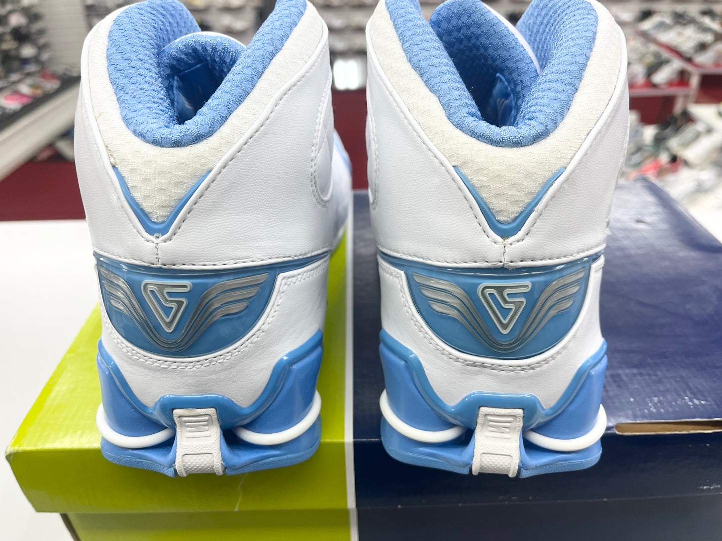 SZ 10 Men. 2005 Nike Shox Vince Carter V.