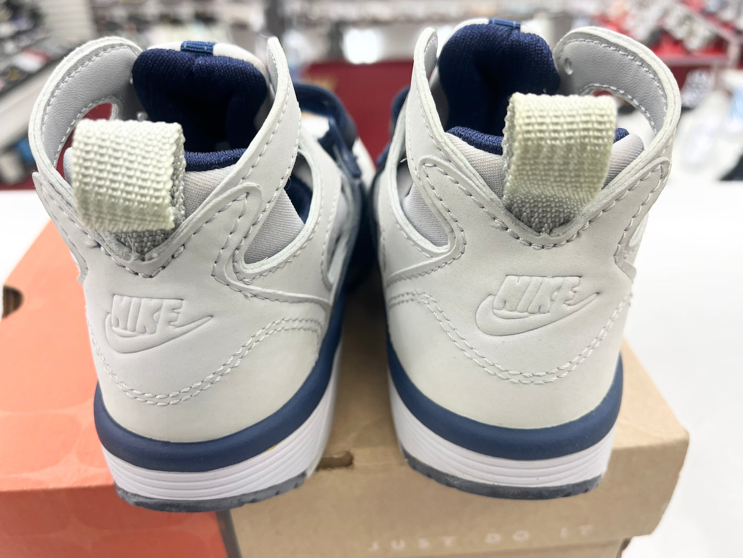SZ 11C. 2004 Kid Nike Trainer Huarache.