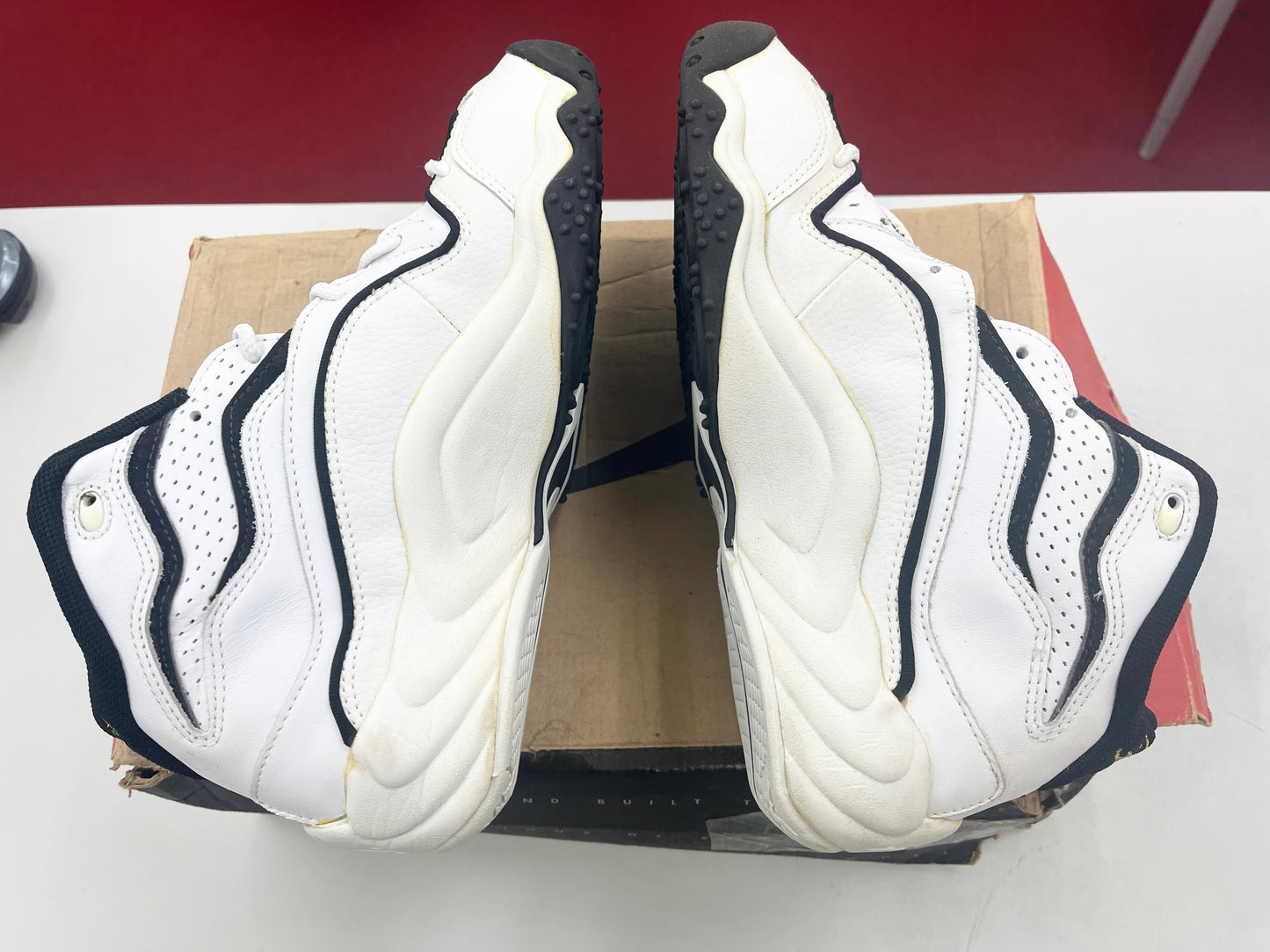 SZ 10 Men. 1996 Nike Air Flight Turbulence.