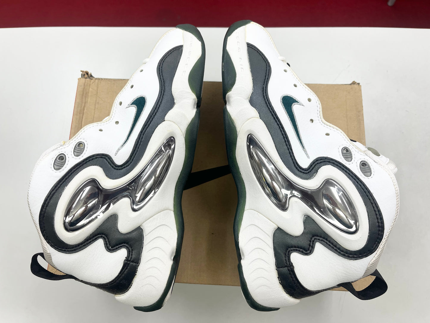 SZ 8 Men. 1997 Nike Air Hawk Flight.