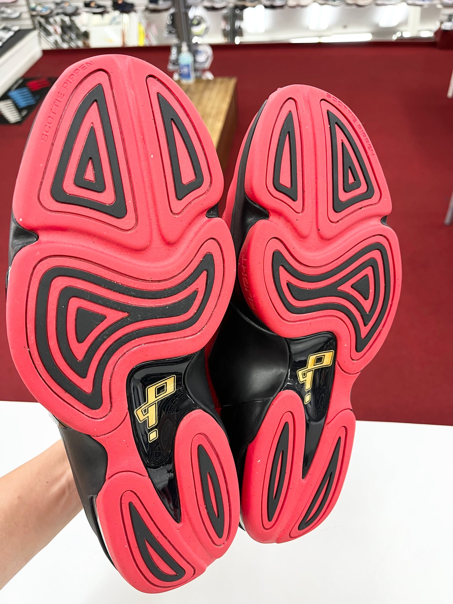 SZ 13 Men. PreOwned 2014 Nike Pippen 6 Red.
