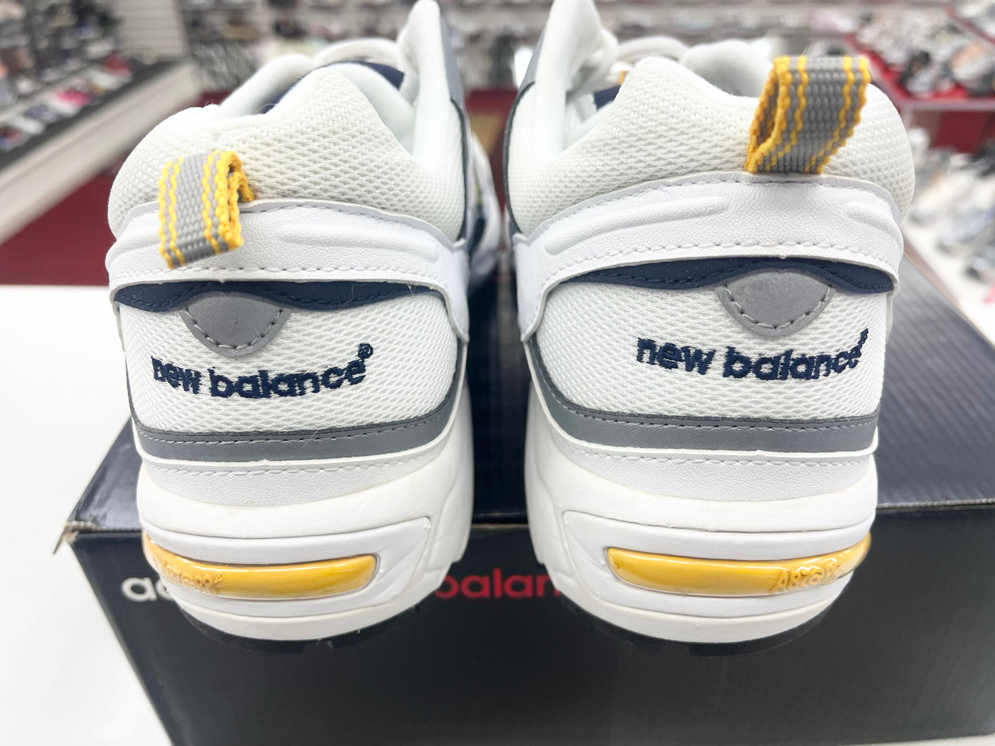 SZ: 10 Men. 90’s New Balance CM878WN white navy maize.