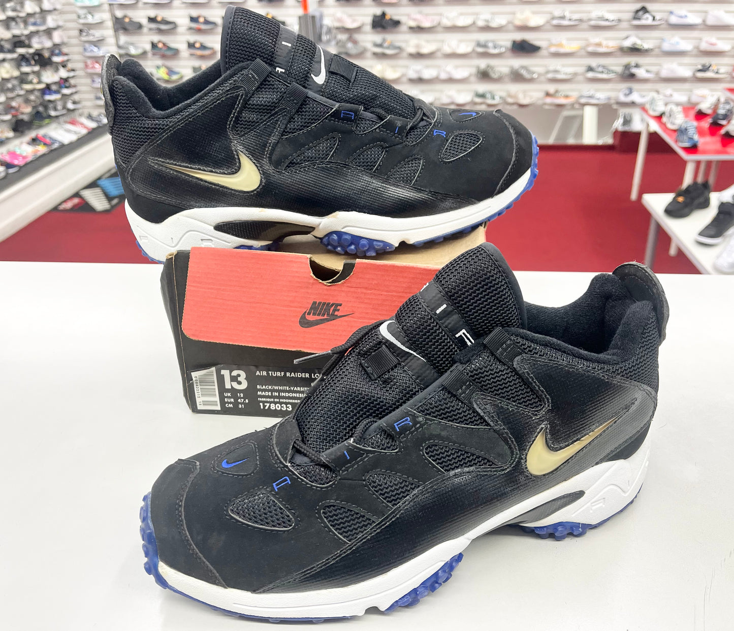 SZ 13 Men. 1996 Nike Air Turf Raider Low Royal.