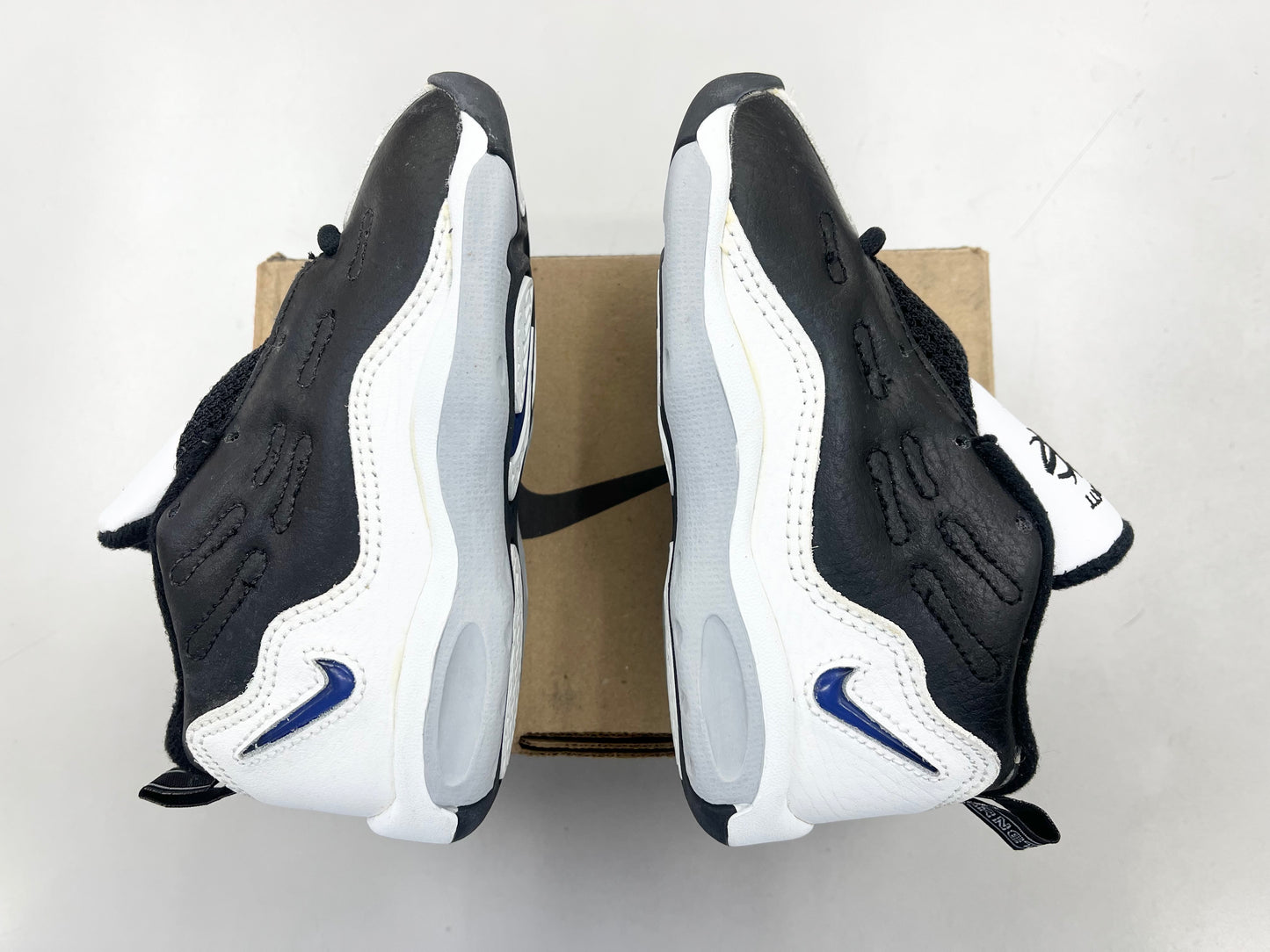SZ 9C. 1997 Baby Nike Kevin Garnett.