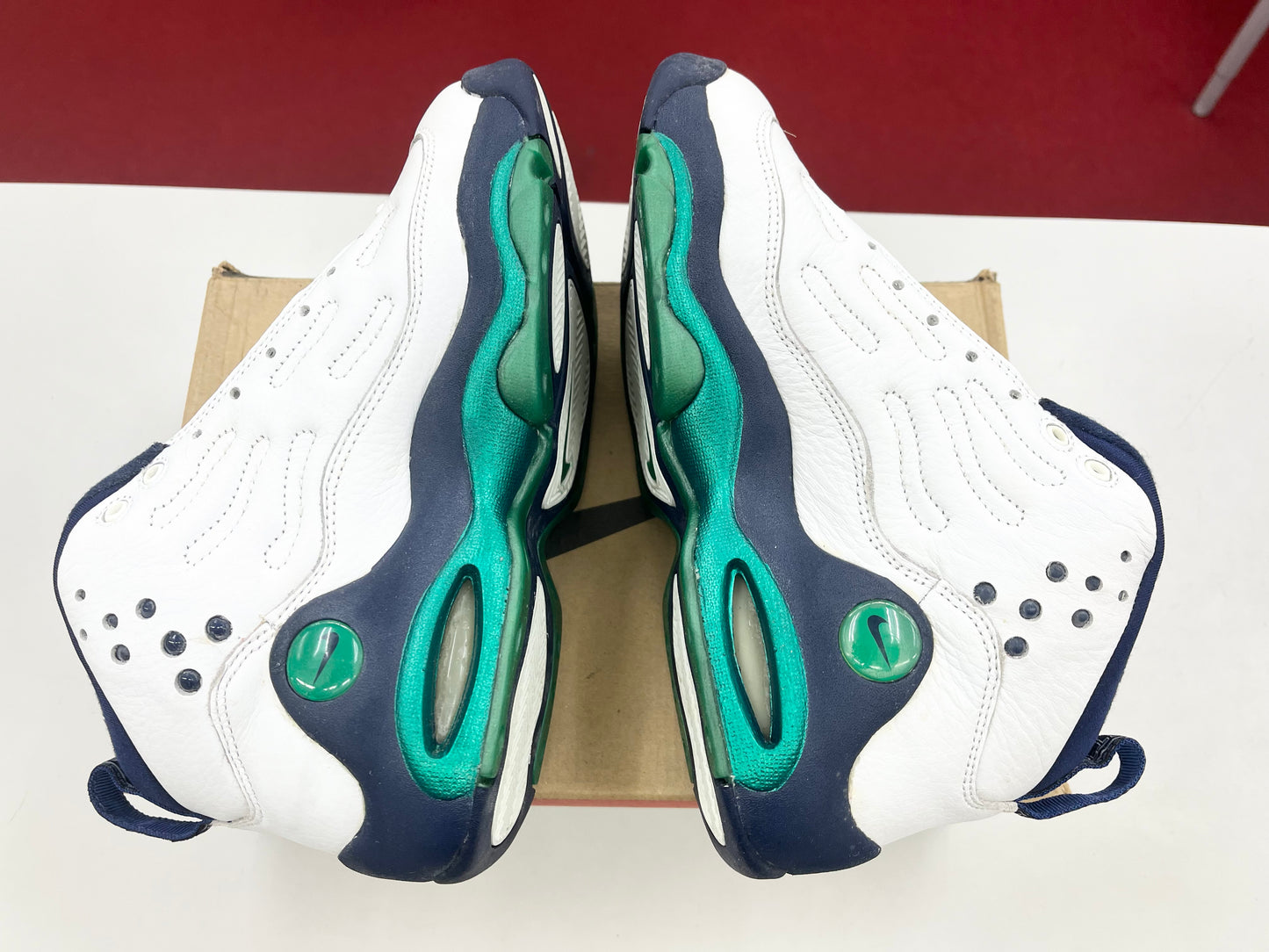 SZ 7 Men. 1998 Nike Air Garnett.