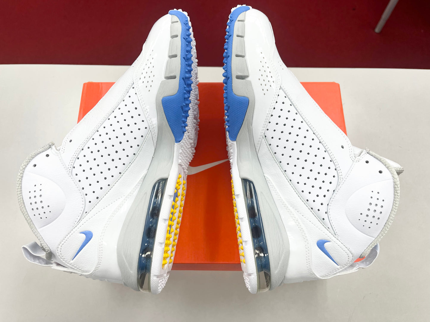 SZ 10 Men. 2009 Nike Air Max LaDainian Tomlinson.