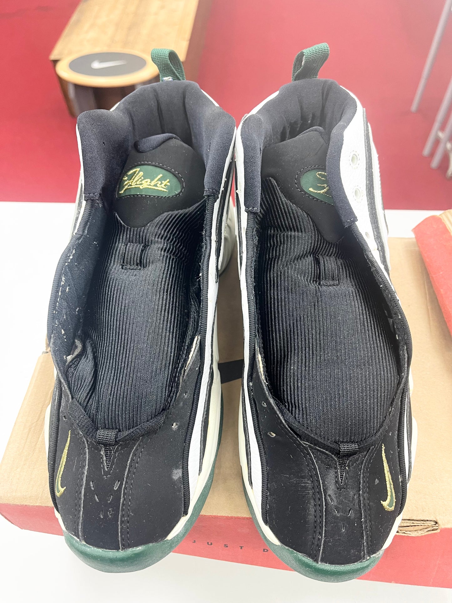 SZ 12 Men. 1997 Nike Air Winged Flight.