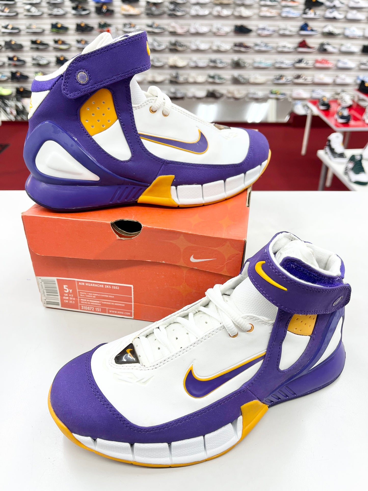 SZ 5Y. 2005 Nike Air Huarache 2K5 Kobe Bryant.