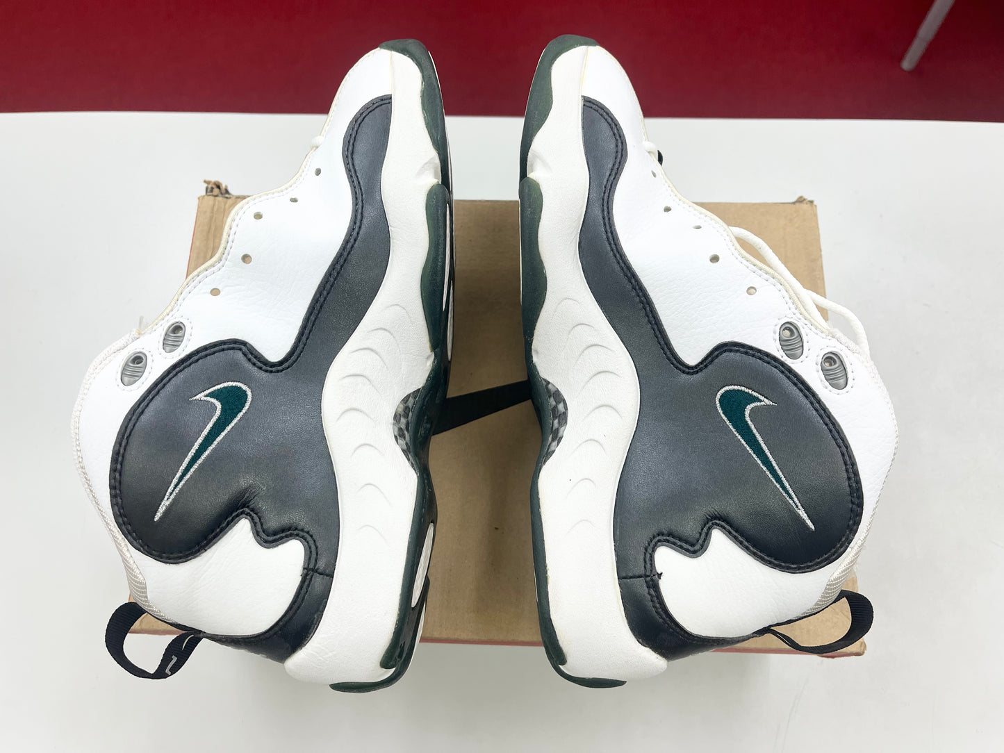 SZ 8 Men. 1997 Nike Air Hawk Flight.