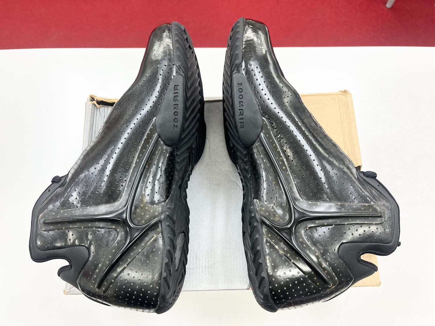 SZ 11.5 Men. 2001 Nike Air Hyper Flight.