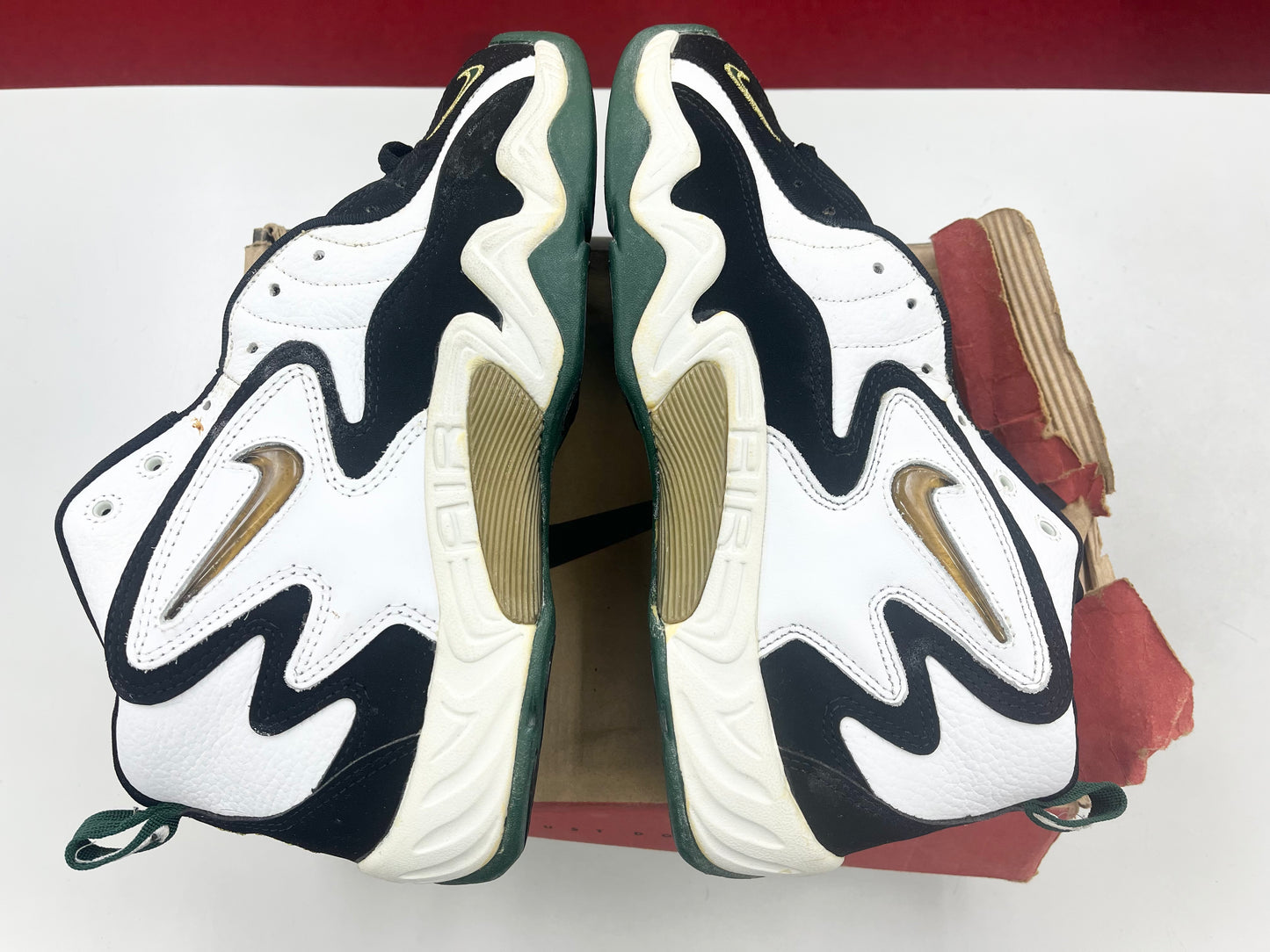 SZ 12 Men. 1997 Nike Air Winged Flight.