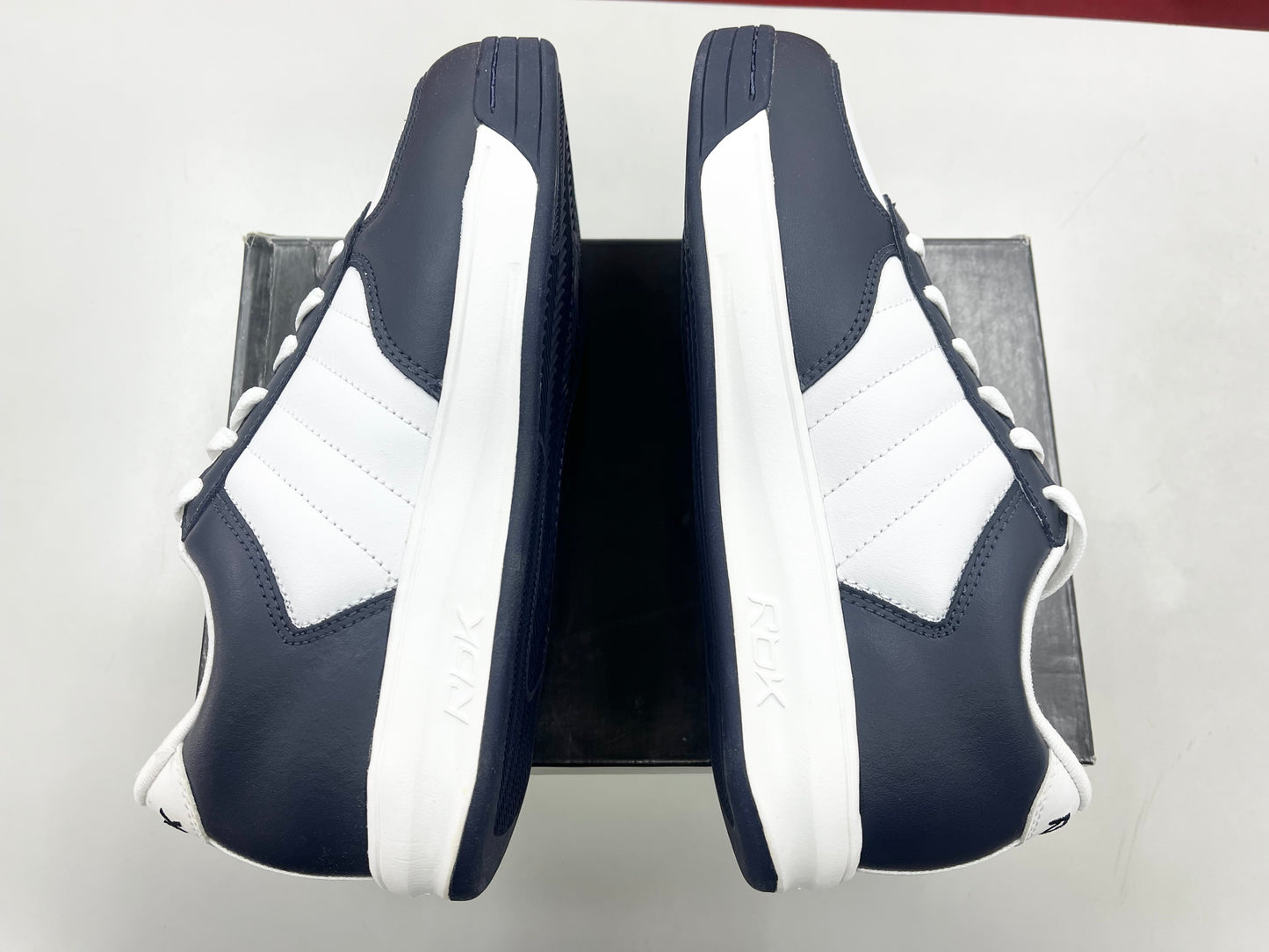 SZ6Y. Kids Reebok S. Carter Bball Low Navy.