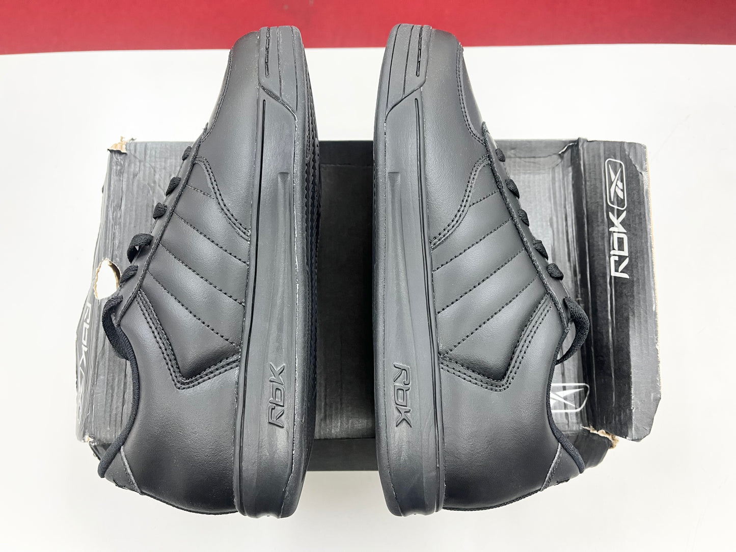 SZ 7Y. Kids Reebok S. Carter Bball Low.