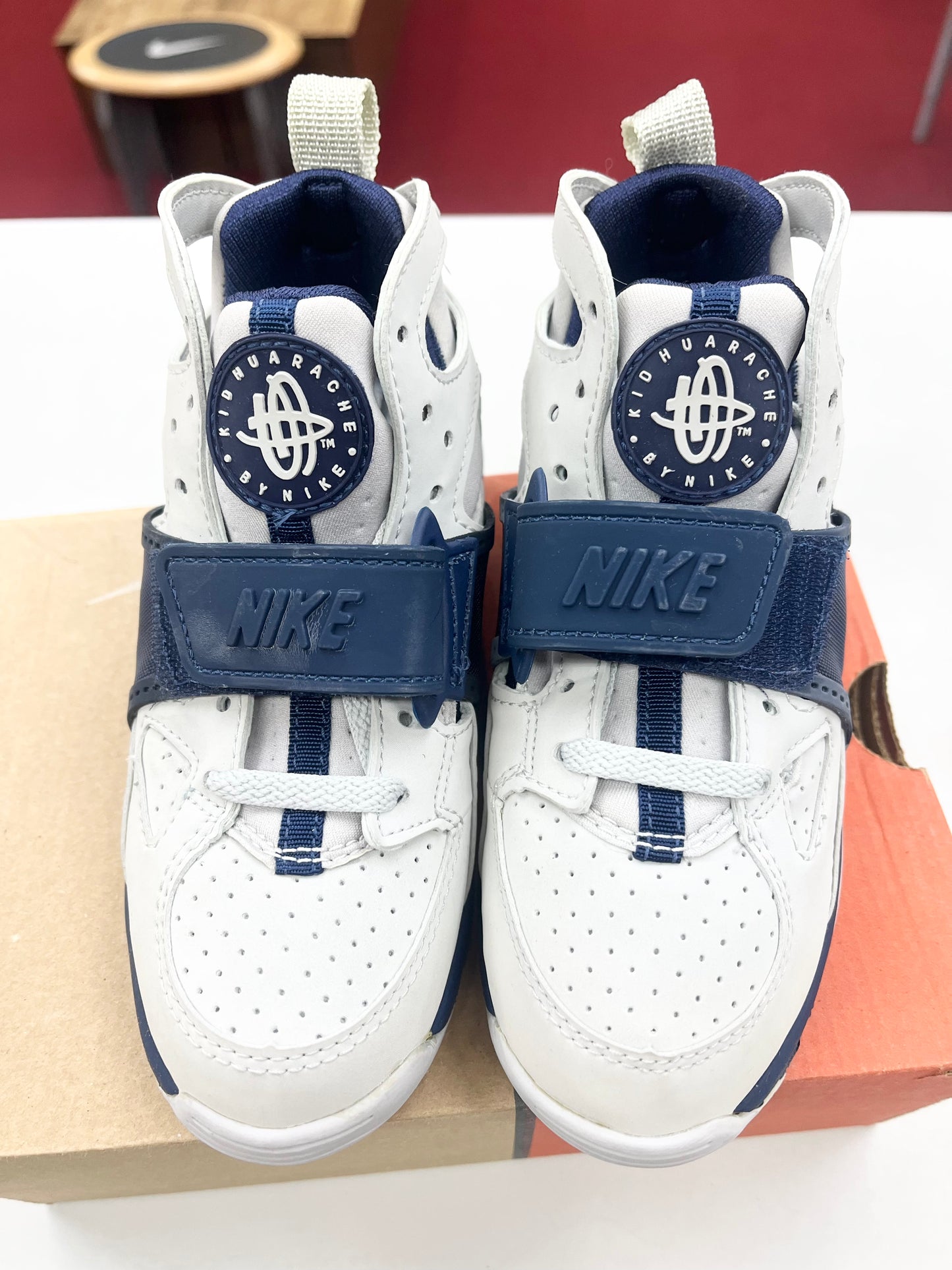SZ 11C. 2004 Kid Nike Trainer Huarache.