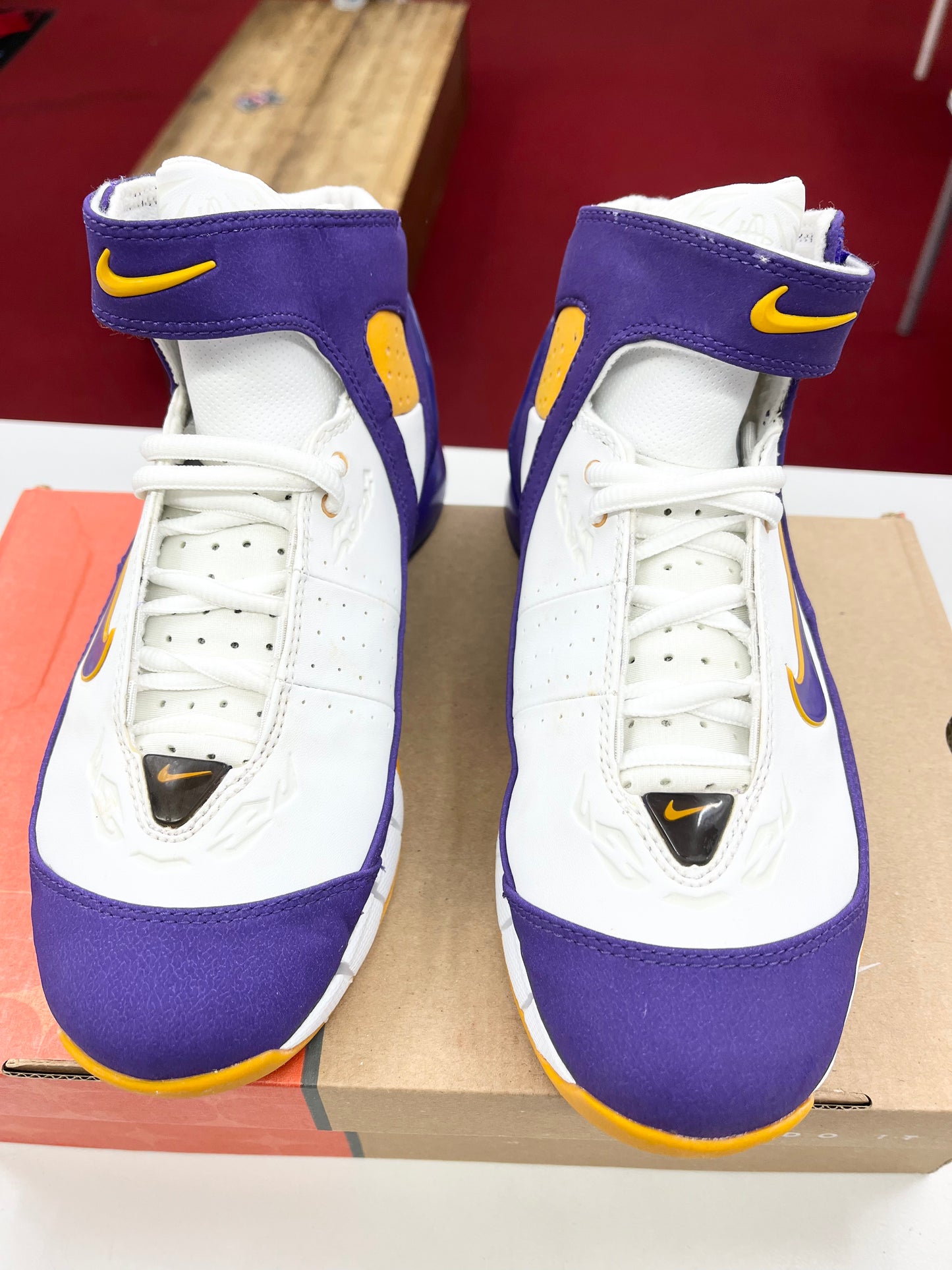 SZ 5Y. 2005 Nike Air Huarache 2K5 Kobe Bryant.