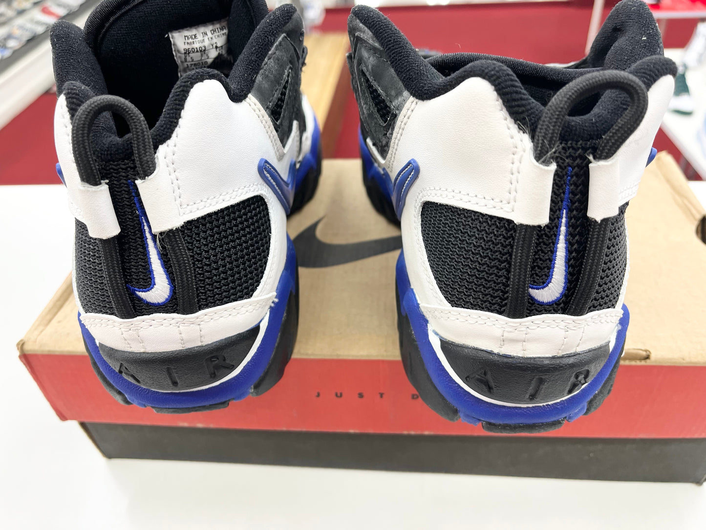 SZ 8.5 Men. 1996 Nike Air Slant Mid.