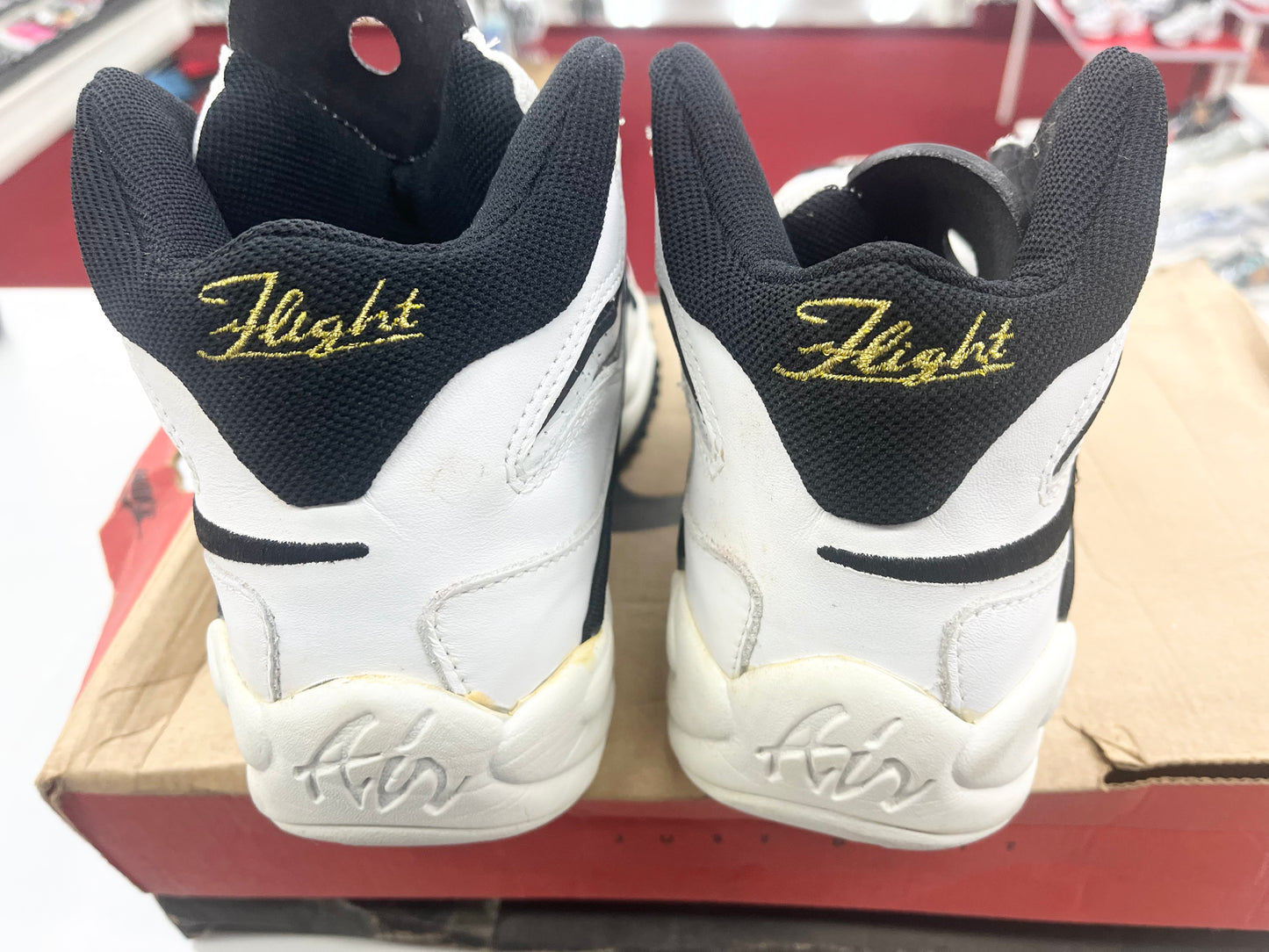 SZ 10 Men. 1996 Nike Air Flight Turbulence.