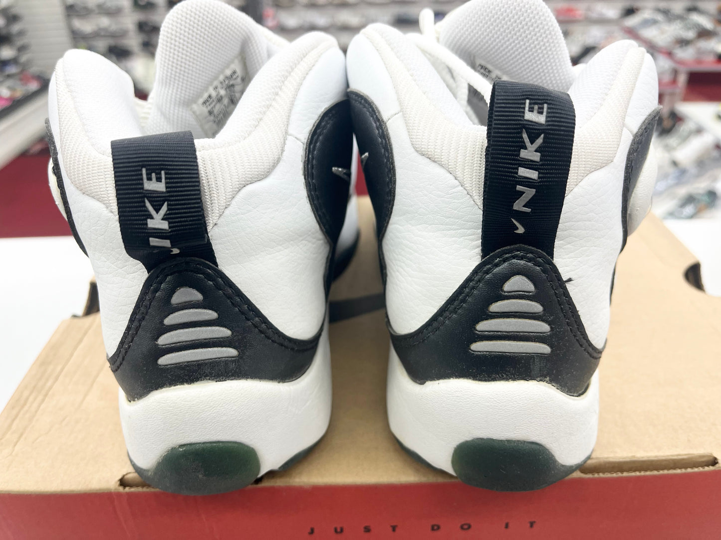 SZ 8 Men. 1997 Nike Air Hawk Flight.