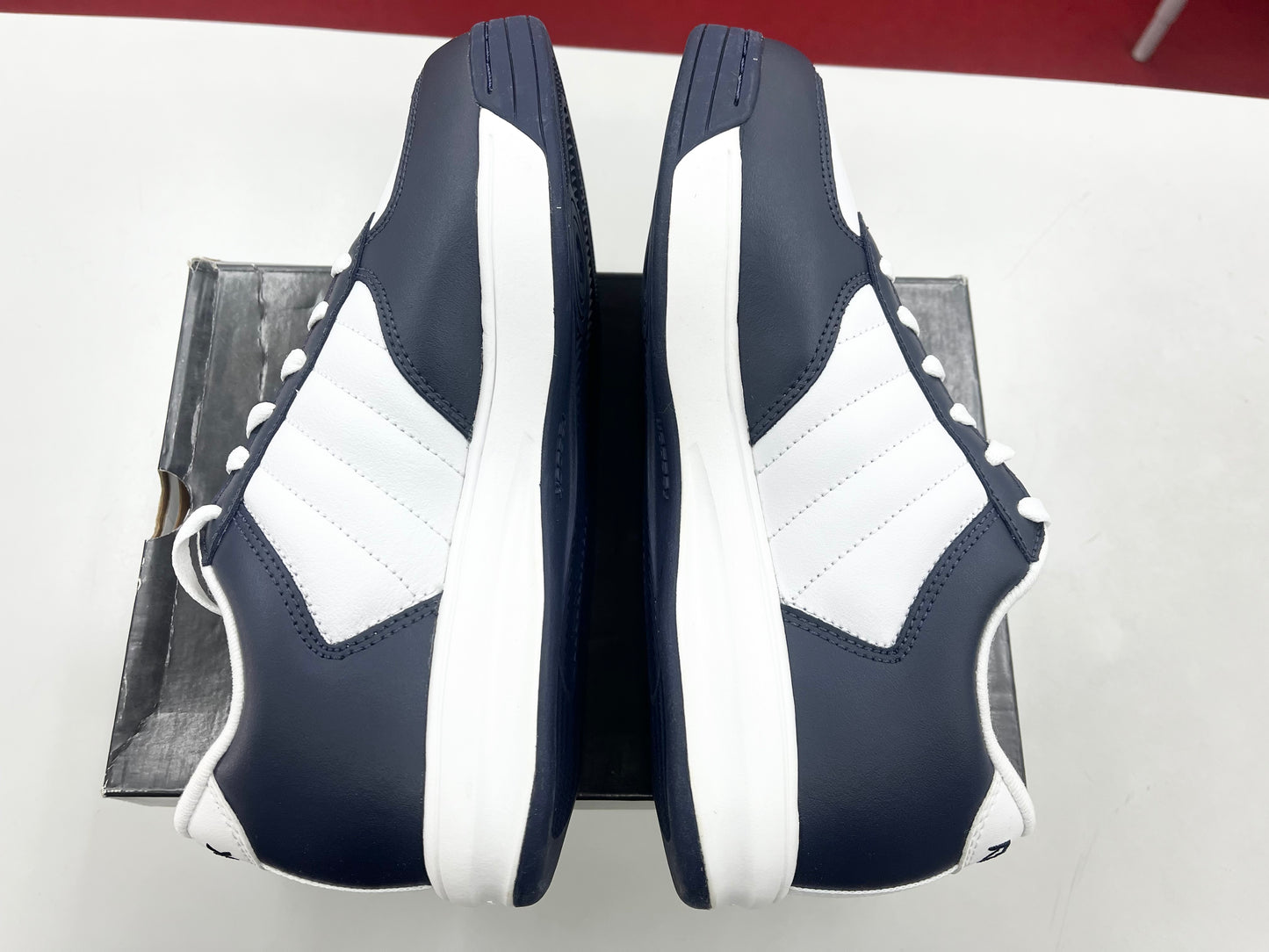 SZ6Y. Kids Reebok S. Carter Bball Low Navy.