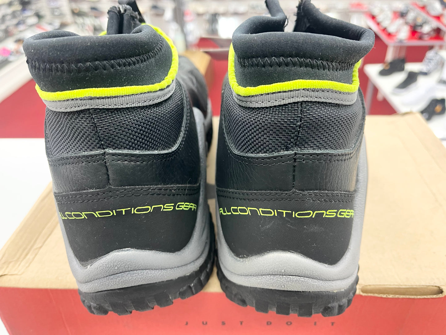 SZ 13 Men. 1997 Nike Air Mavsa ACG.
